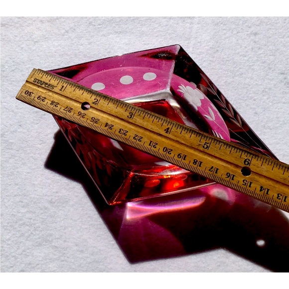 Ruby, red diamond etched glass ashtray from the 50s - Picture 5 of 5